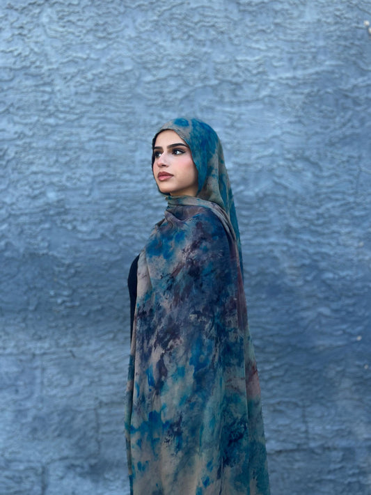 Modal hijab in print "EARTH"